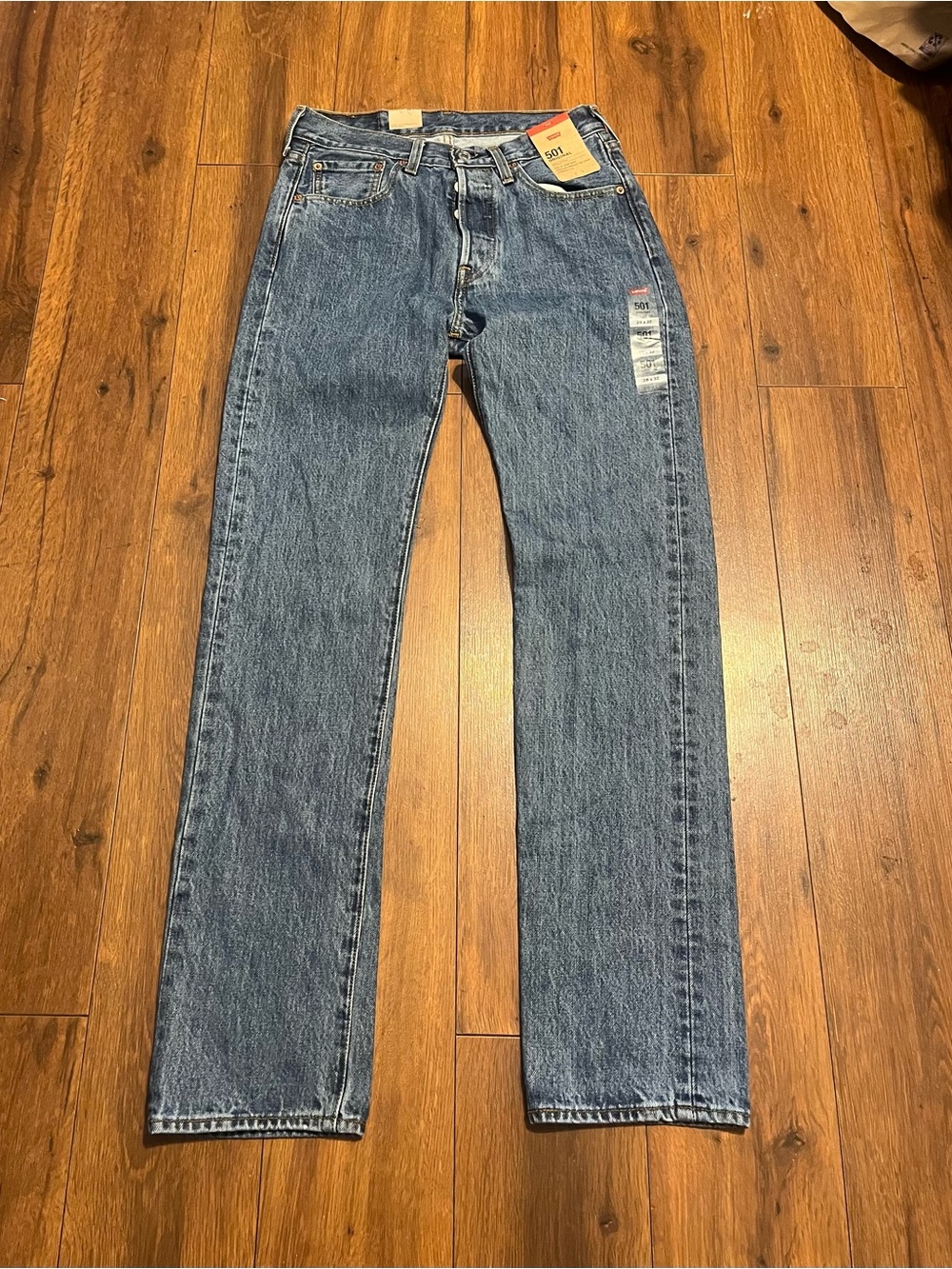 Levi's 501 original Men's Straight Jeans in Medium Blue Wash 28x32